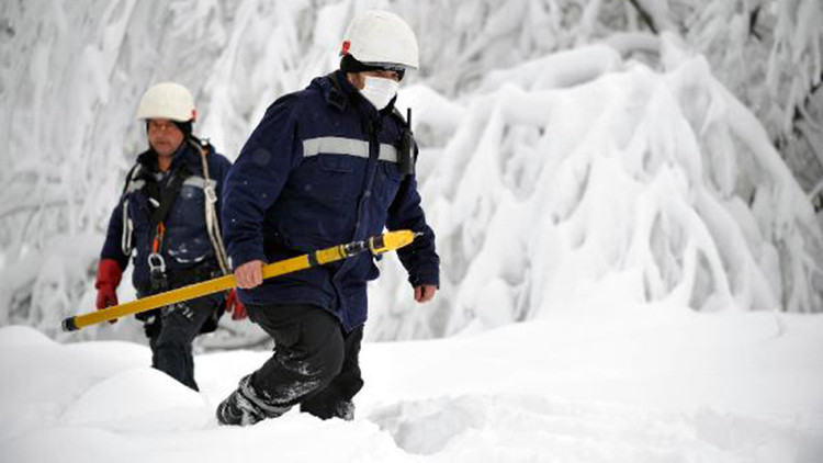 Uludağda elektrik ekiplerinin zorlu mesaisi