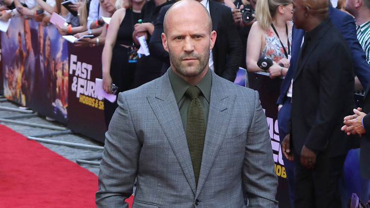 Aktör Jason Statham, kurşun geçirmez camlı villada kalıyor