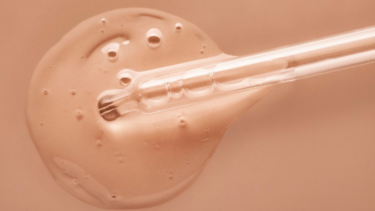 Cilt Bakımında Önemli Bir Yere Sahip: Retinol Nedir ve Ne İşe Yarar Cilt Bakımında Önemli Bir Yere Sahip: Retinol Nedir ve Ne İşe Yarar