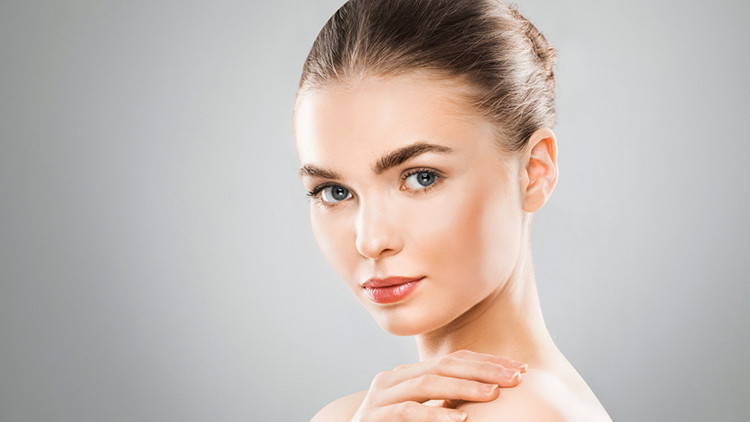 Keskin yüz hatları bu sene de moda olacak Keskin yüz hatları bu sene de moda olacak