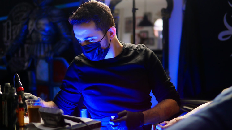 Oğuz Doğanay‘ın Gerçekçi Dövme Sanatı Hayran Bırakıyor Oğuz Doğanay‘ın Gerçekçi Dövme Sanatı Hayran Bırakıyor