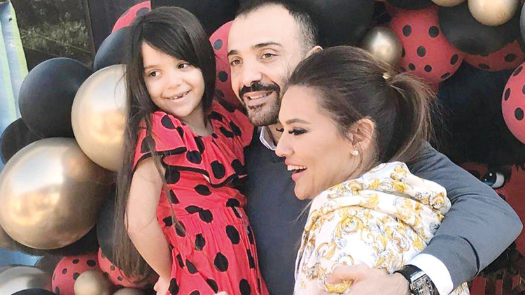 Demet Akalının kızı Hira 7 yaşında