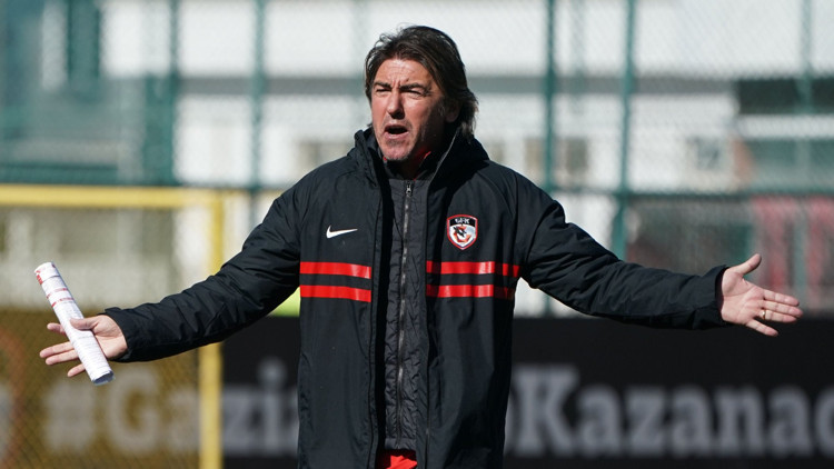 Gaziantep, Göztepeyi konuk edecek Koronavirüs vakaları can sıktı... Gaziantep, Göztepeyi konuk edecek Koronavirüs vakaları can sıktı...