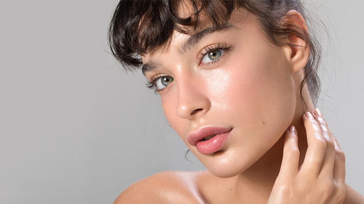 Işıltılı, Genç ve Canlı Bir Cilt Hayal Değil Işıltılı, Genç ve Canlı Bir Cilt Hayal Değil