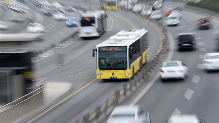 İstanbulda 20 yaş altı ve 65 yaş üstü toplu taşıma kullanımı için yeni düzenleme