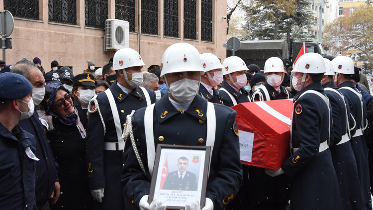 Eskişehir şehidini gözyaşlarıyla son yolculuğuna uğurladı