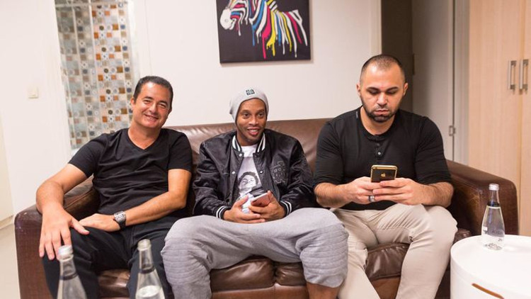 Brezilyalı efsane Ronaldinho Türkiye yolcusu Brezilyalı efsane Ronaldinho Türkiye yolcusu