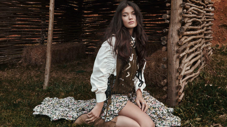 Pınar Deniz: Kırmızı Oda şifalandırıcı bir dizi Pınar Deniz: Kırmızı Oda şifalandırıcı bir dizi