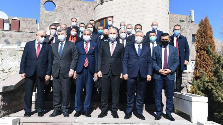 Bakan Karaismailoğlu açıkladı: Yatırımlarımız devam edecek Bakan Karaismailoğlu açıkladı: Yatırımlarımız devam edecek