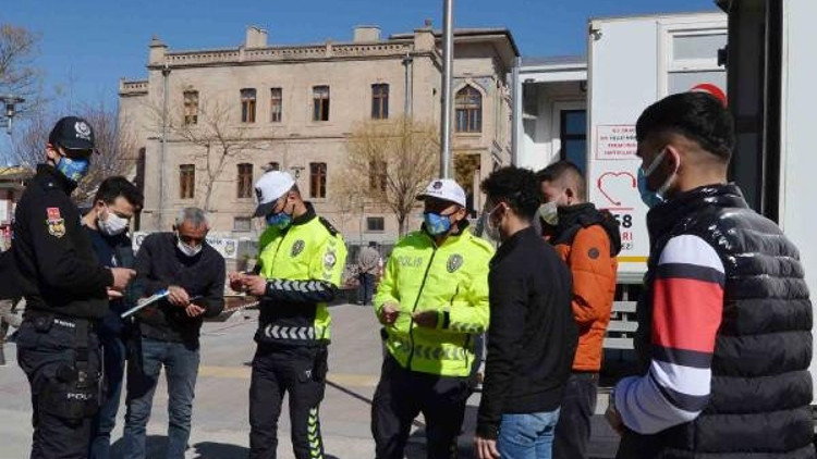 Çok yüksek riskli illerden Aksarayda pazar günü bakkal ve manav da kapalı olacak Çok yüksek riskli illerden Aksarayda pazar günü bakkal ve manav da kapalı olacak