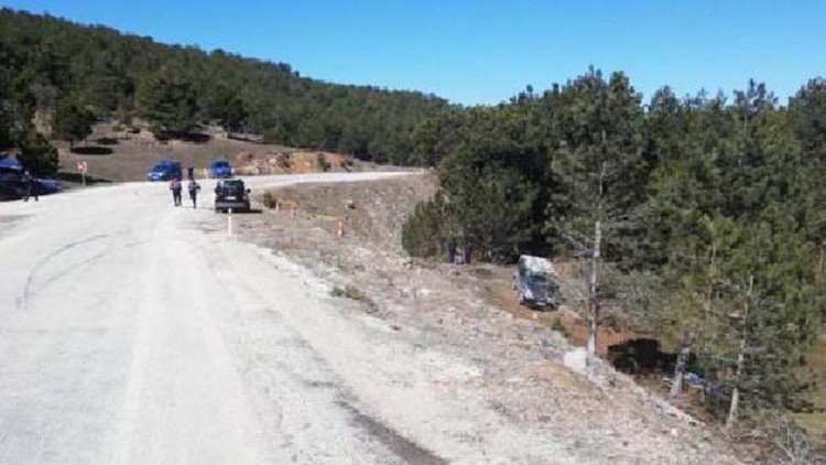 Takla atan minibüsteki çift öldü, torunları yaralandı