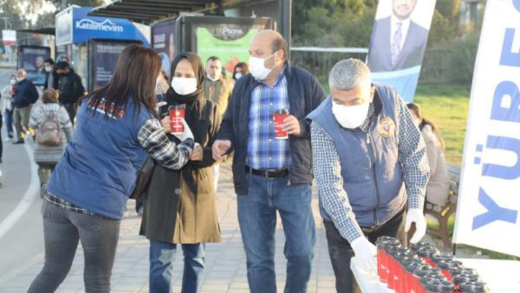 Yüreğir Belediyesi’nden sıcak çorba ikramı