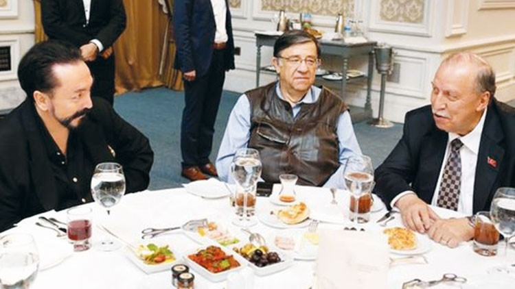 Eski mürit suç duyurusunda bulundu ‘Okuyan, Adnan Hoca’yı operasyon için uyardı’ iddiası Eski mürit suç duyurusunda bulundu ‘Okuyan, Adnan Hoca’yı operasyon için uyardı’ iddiası