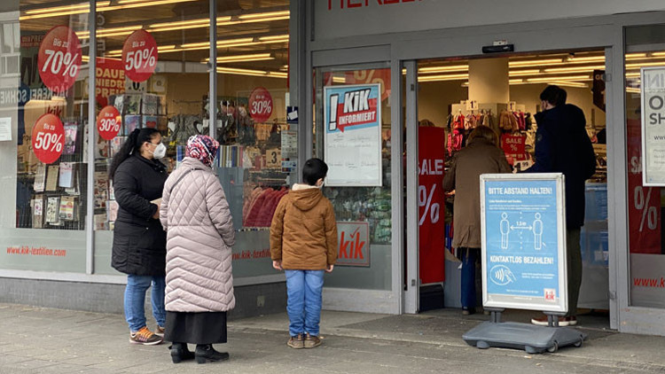 Kısıtlamalar kademeli olarak gevşetilmeye başlandı Kısıtlamalar kademeli olarak gevşetilmeye başlandı