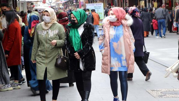 Gaziantepte çarşı ve meydanlarda yoğunluk Gaziantepte çarşı ve meydanlarda yoğunluk