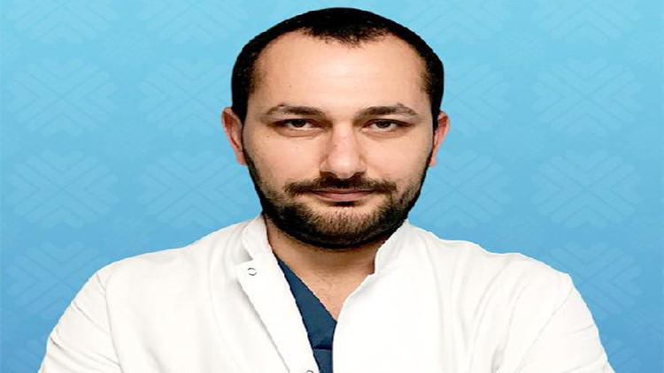 “Göz kapağı problemleri hem görme hem de estetik sorunları oluşturabilir” “Göz kapağı problemleri hem görme hem de estetik sorunları oluşturabilir”