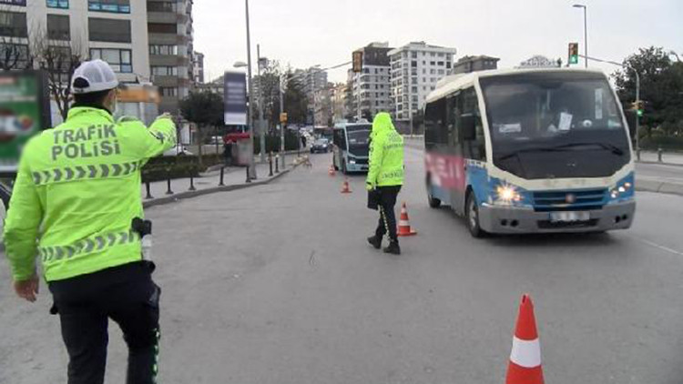 Toplu taşıma araçlarında koronavirüs denetimi Toplu taşıma araçlarında koronavirüs denetimi