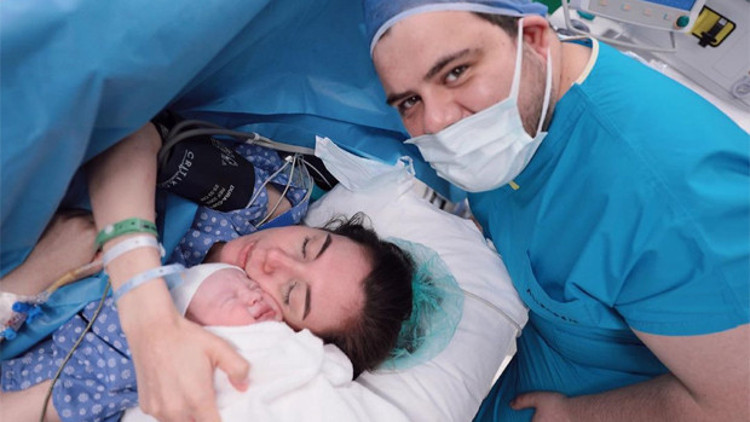 Berfu Yenenler ve Eser Yenenlerin büyük mutluluğu Mete bebek dünyaya geldi...