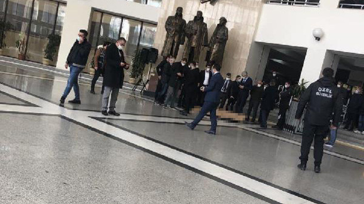 Bakırköyde adliyenin 7nci katından atlayan mübaşir hayatını kaybetti, Başsavcılık açıklama yaptı Bakırköyde adliyenin 7nci katından atlayan mübaşir hayatını kaybetti, Başsavcılık açıklama yaptı