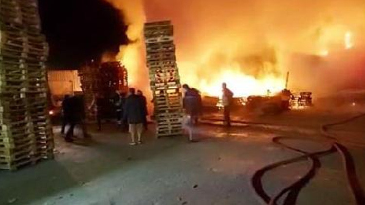 Gebze’de palet fabrikasında yangın Küle döndü