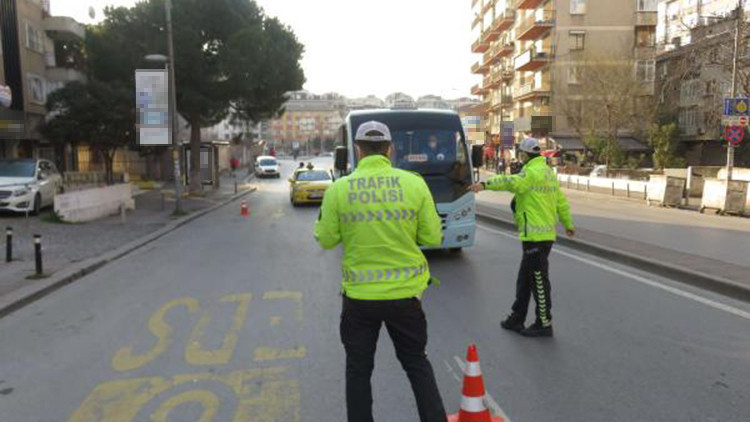 Kadıköyde toplu taşıma araçlarında koronavirüs denetimi