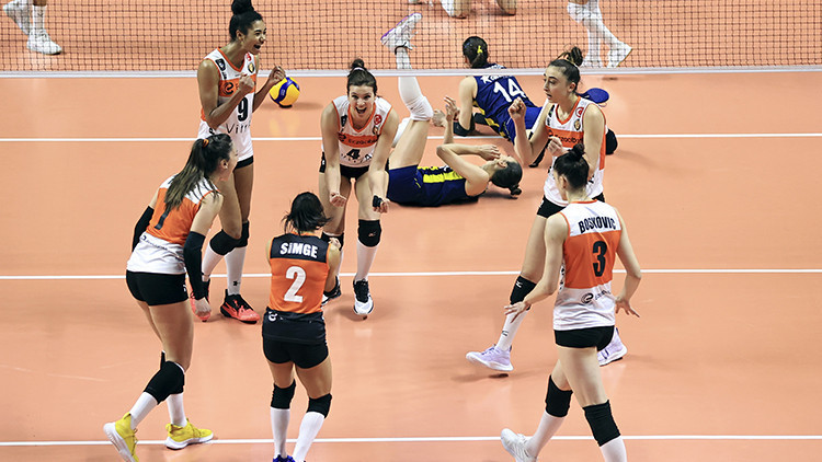 Misli.com Sultanlar Ligi: Fenerbahçe Opeti yenen Eczacıbaşı VitrA, yarı final serisinde eşitliği sağladı