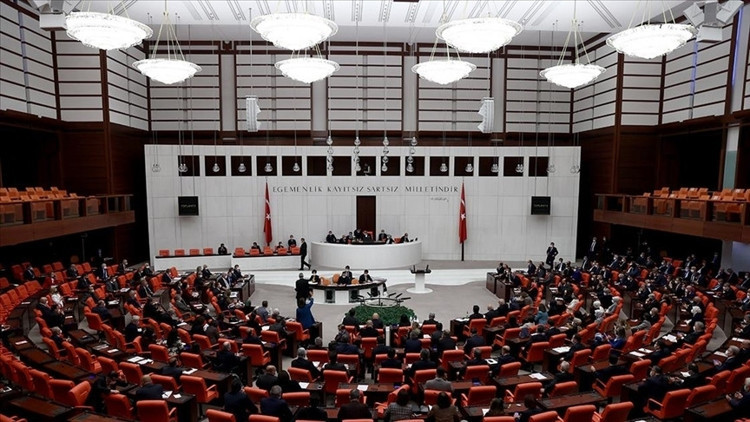 Son dakika haberi: Güvenlik soruşturmasına ilişkin kanun teklifi Meclisten geçti