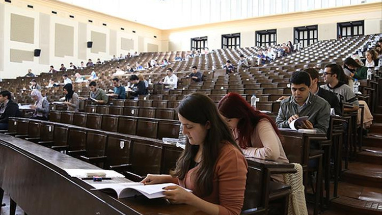 YDS için nüfus müdürlükleri açık, öğrenciler kaygılı