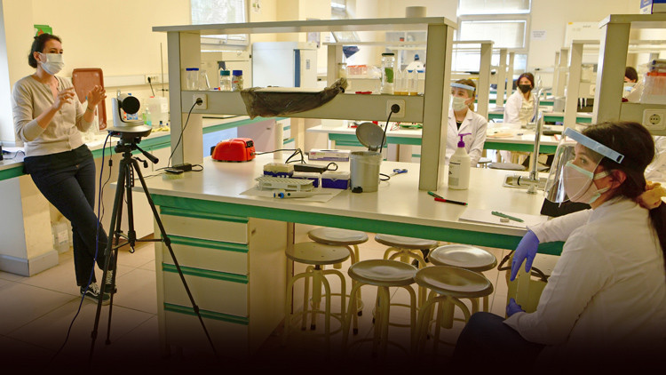 Üniversitede uygulamalı ders sevinci Üniversitede uygulamalı ders sevinci