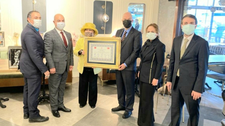 Fatoş Abla’ya vefa ödülü