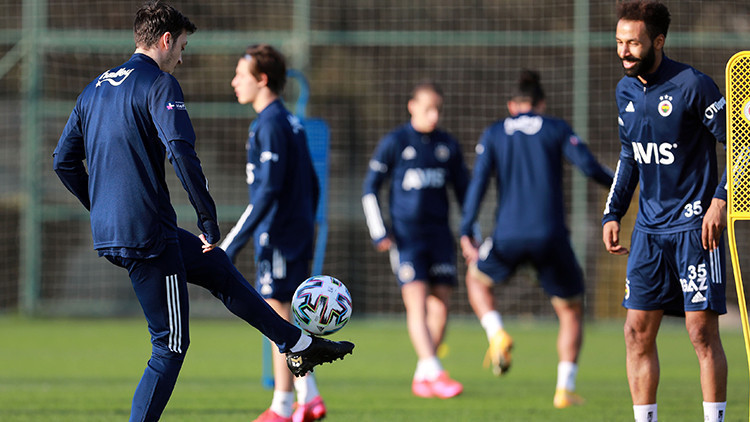 Fenerbahçede Mesut Özil ve Nazım Sangare takımla çalışmalara başladı