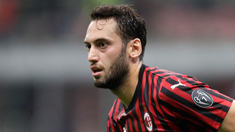Hakan Çalhanoğluna transferde PSG kancası