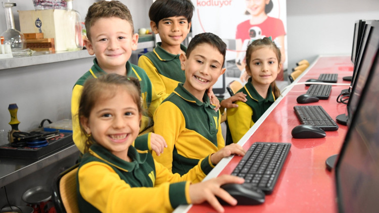 Yarını Kodlayanlar projesinde köylere teknoloji sınıfları kurulacak Yarını Kodlayanlar projesinde köylere teknoloji sınıfları kurulacak