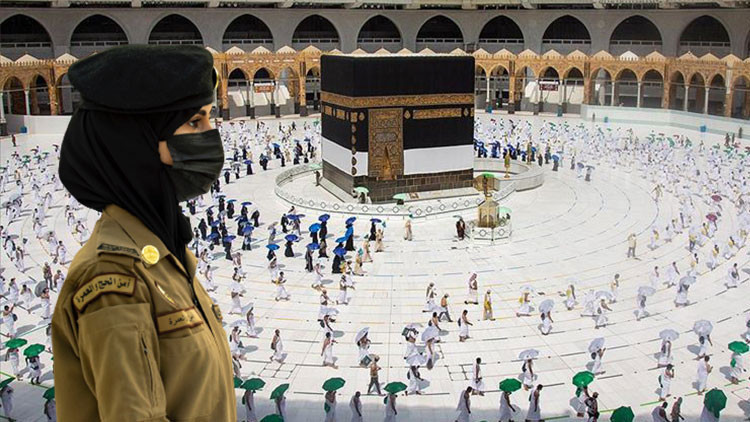 Mescid-i Haramda kadın askerler umrecilerin güvenliğini sağlamak için ilk kez görev aldı