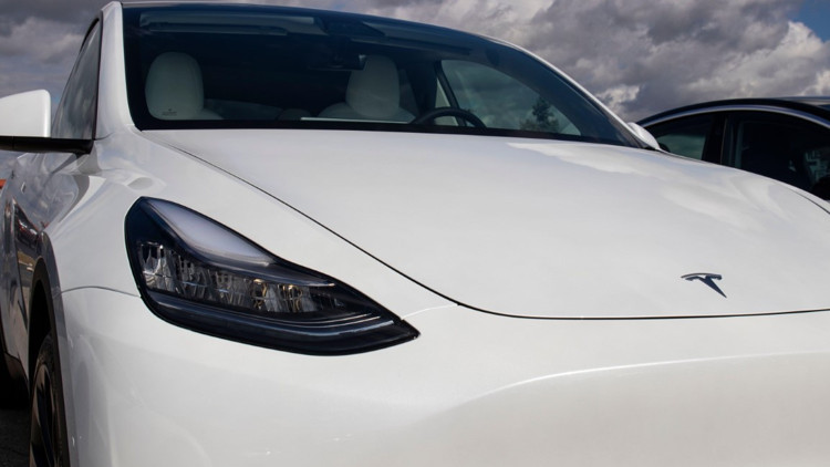 Tesla kazalarının sorumlusu otopilot mu dikkatsiz sürücüler mi