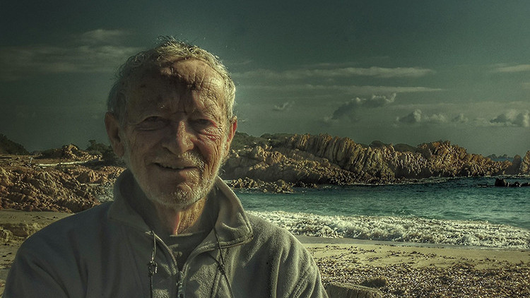 Geri dönüp de ne yapacağım demişti ama İtalyan Robinson Crusoe sonunda pes etti Geri dönüp de ne yapacağım demişti ama İtalyan Robinson Crusoe sonunda pes etti