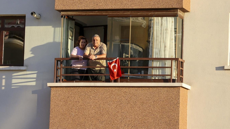 Büyük coşku evlere sığmadı