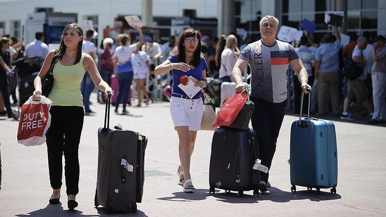 Rus turistlerin yüzde 60tan fazlası Türkiye tatilini iptal etmedi Rus turistlerin yüzde 60tan fazlası Türkiye tatilini iptal etmedi