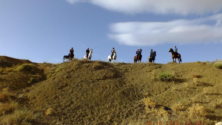 At üstünde doğa keyfi