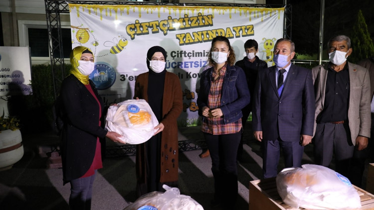 Çiftçilere arı kovanı Çiftçilere arı kovanı