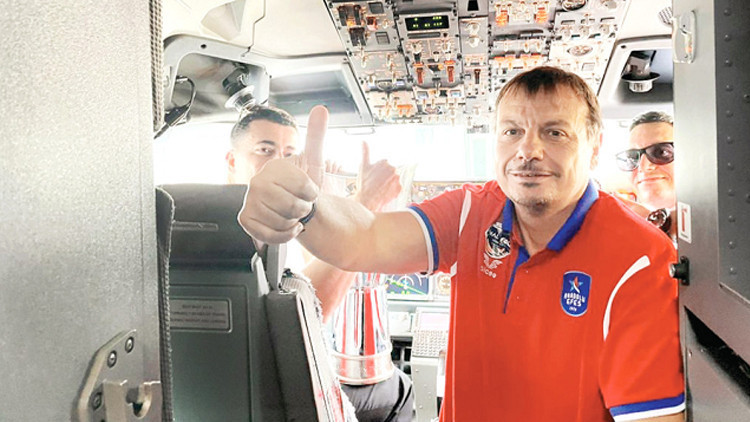 Anadolu Efes Başantrenörü Ergin Ataman: Kupa ile ilk Aydın Ağabeye gideceğim