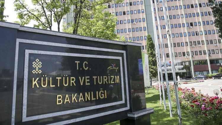 Kültür ve Turizm Bakanlığı: Tiyatro sanatçılarının bilgileri Sağlık Bakanlığı ile paylaşılacak