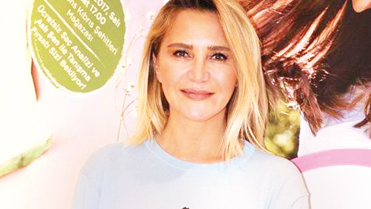 Aslı Şen: Geçmişte ben de palyaço gibi makyaj yaptım Aslı Şen: Geçmişte ben de palyaço gibi makyaj yaptım