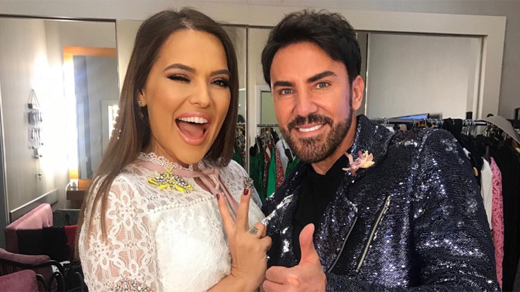 Demet Akalına teşekkür etti Demet Akalına teşekkür etti