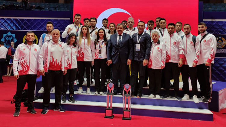 Milli kick boksçular, Özbekistanda 7si altın 11 madalya kazandı