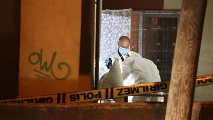 İzmirde kan donduran olay Annesini öldürüp çuval içinde balkona koydu