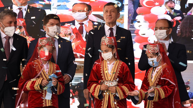 Milli Eğitim Bakanı toplu açılış yaptı Milli Eğitim Bakanı toplu açılış yaptı
