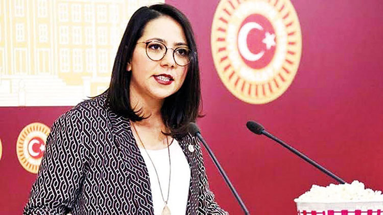Sera Kadıgil CHP’den TİP’e geçti