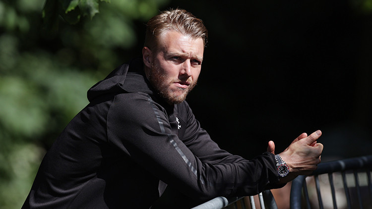 EURO 2020 son 16 turunun en iyi futbolcusu Simon Kjaer seçildi