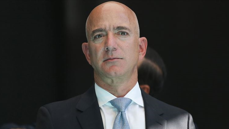 Jeff Bezos, 82 yaşındaki eski kadın pilotu uzay yolculuğuna davet etti Jeff Bezos, 82 yaşındaki eski kadın pilotu uzay yolculuğuna davet etti